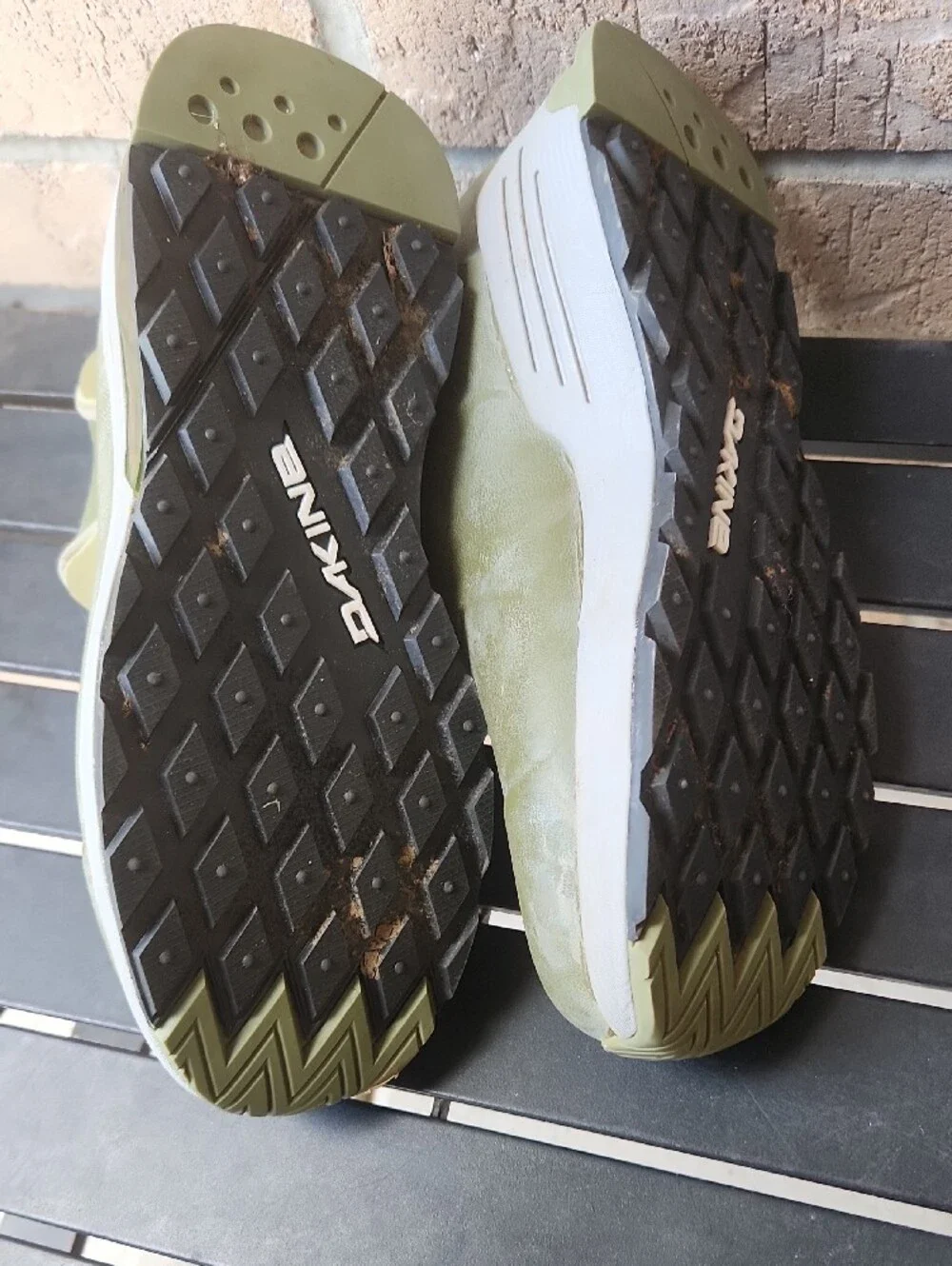 Dakine men slip